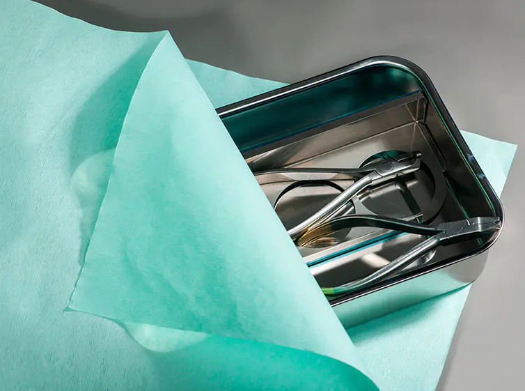 Ó tháirgeadh go clinic: ról páipéir crepe leighis sa slabhra soláthair leighis