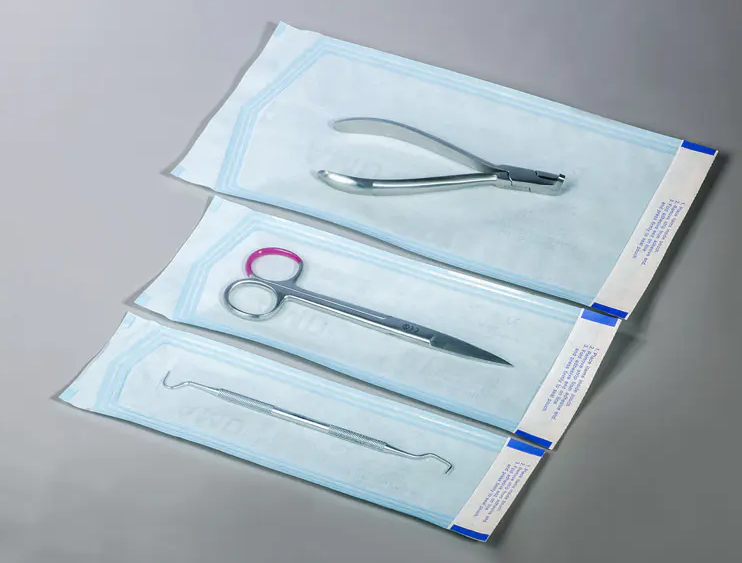 Conas a chinntíonn málaí steiriliú féin-séalaithe bacainn steiriúla feistí leighis?